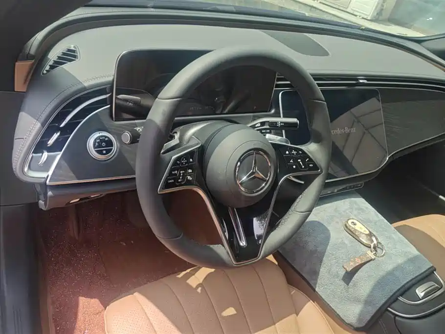 Mercedes-Benz E-Class 2026 E 260 L Classic Edition фото 12