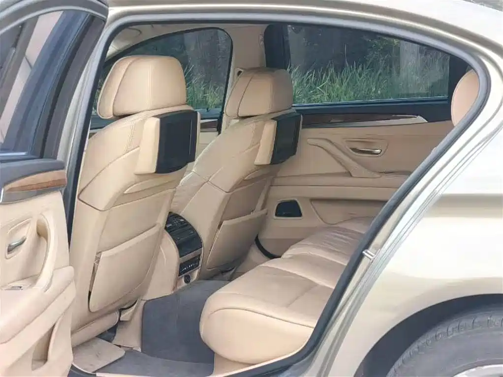 BMW 5 Series 2011 528Li Luxury фото 8