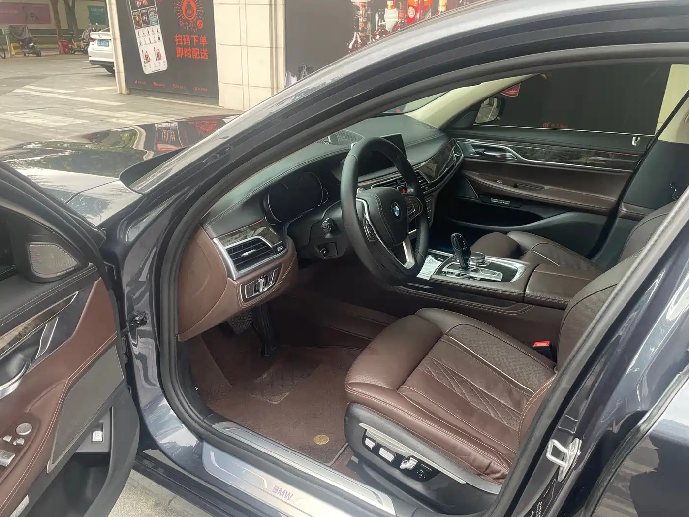 BMW 7 Series 2016 740Li Leading Edition фото 3