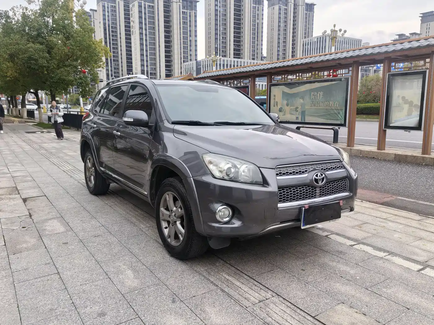 Toyota RAV4 Rongfang 2013 Special Edition 2.4L Auto AWD Prestige фото 3