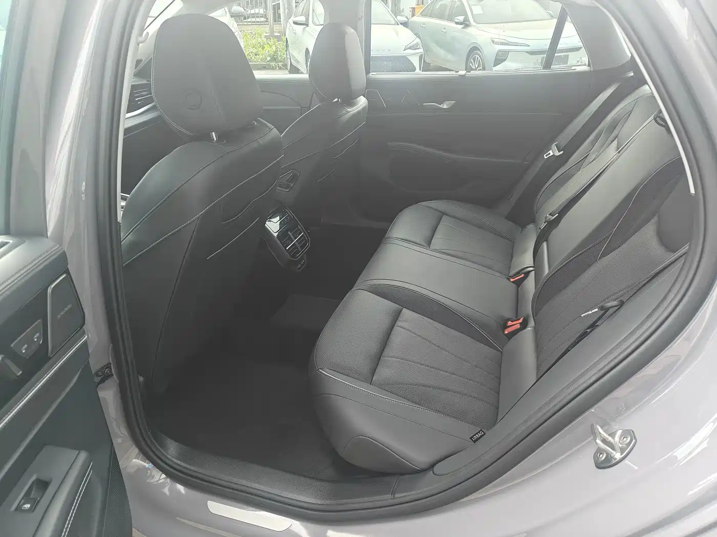 Volkswagen Passat 2025 Pro 380TSI Dragon Prestige Edition фото 13