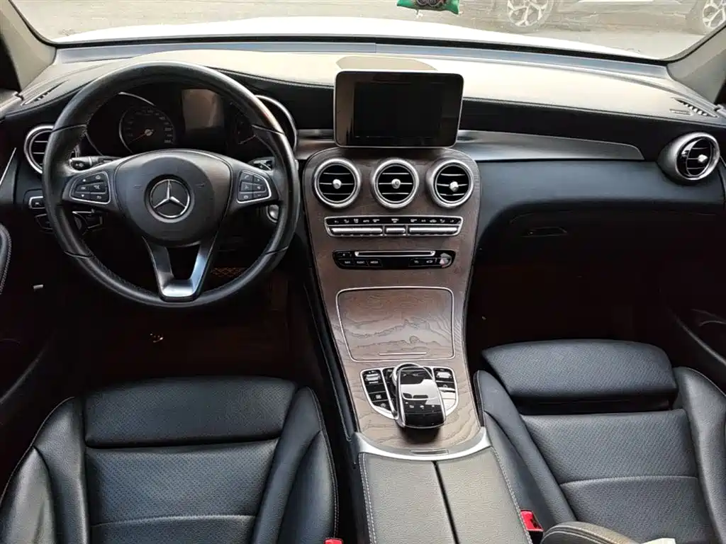 Mercedes-Benz GLC 2018 GLC 300 4MATIC Dynamic фото 10