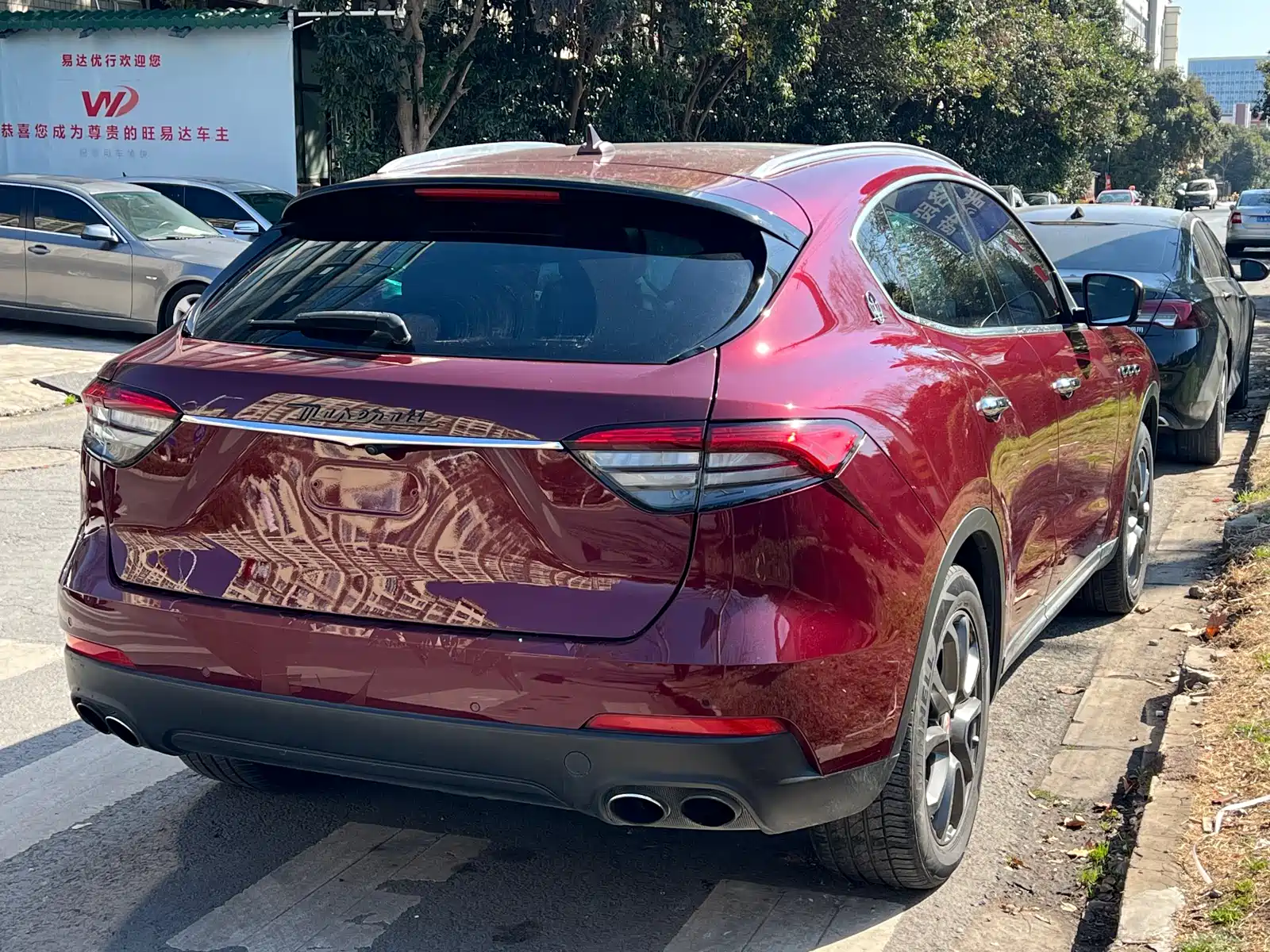Photo 2 - Maserati Levante