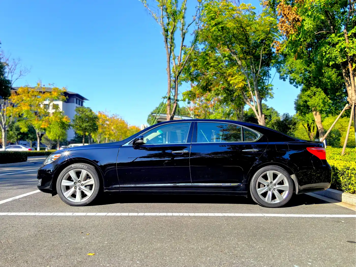 Lexus LS 2010 600hL фото 4