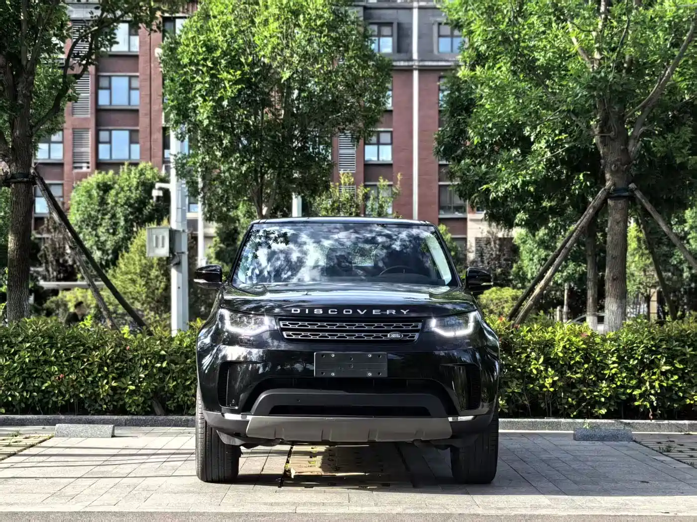 Land Rover Discovery 2017 3.0 SC V6 SE фото 2