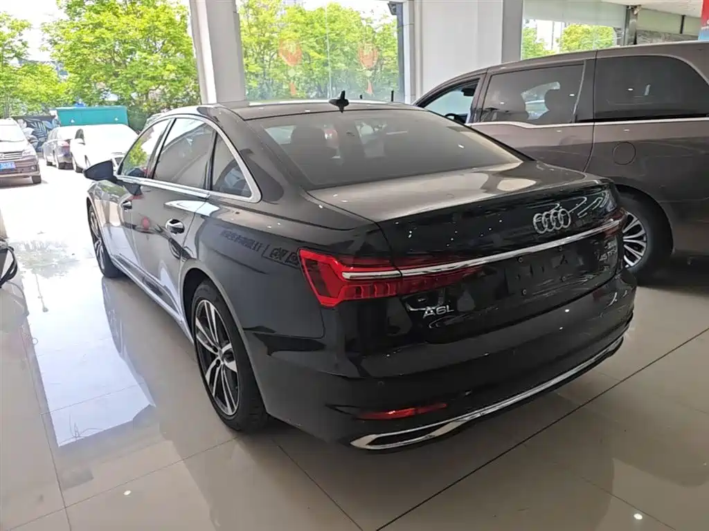 Audi A6L 2023 45 TFSI Premium Selection Elegance фото 23