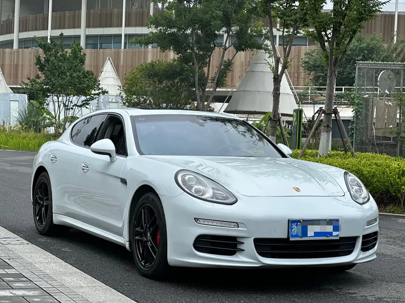 Фото 3 - Porsche Panamera