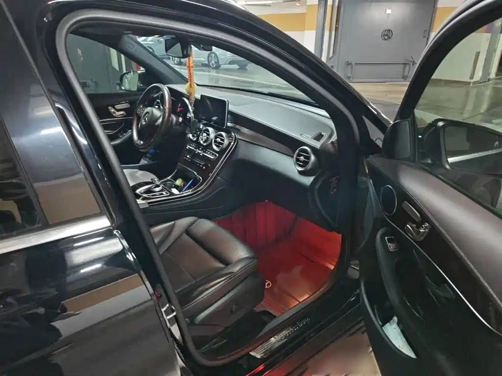 Mercedes-Benz GLC 2018 GLC 260 4MATIC Dynamic фото 20