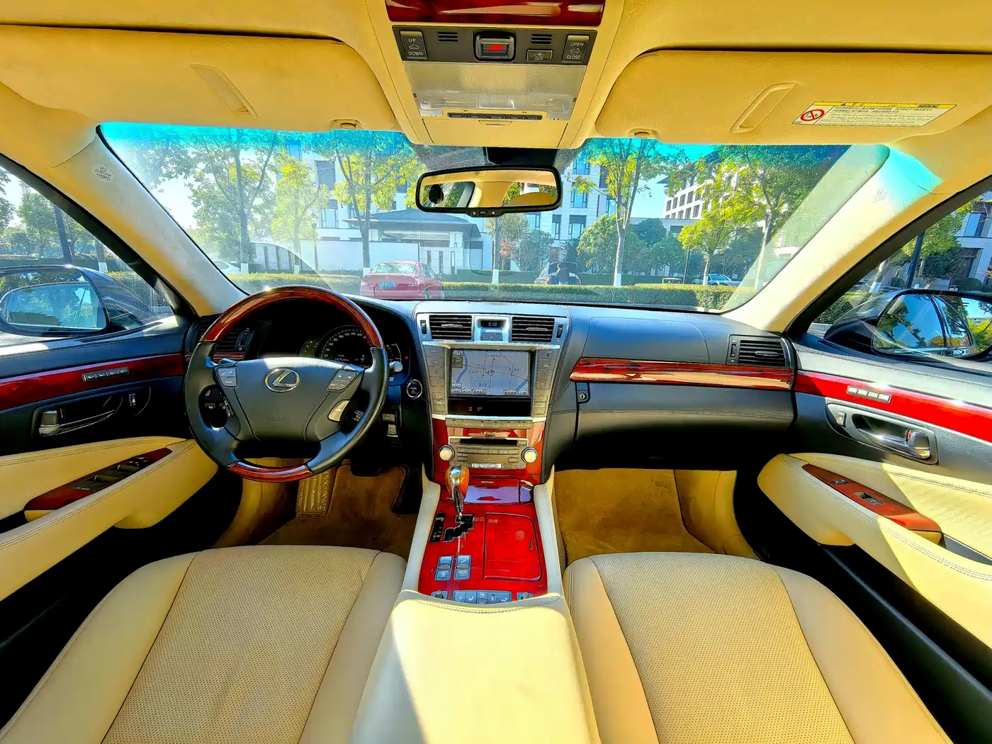 Lexus LS 2010 600hL фото 11