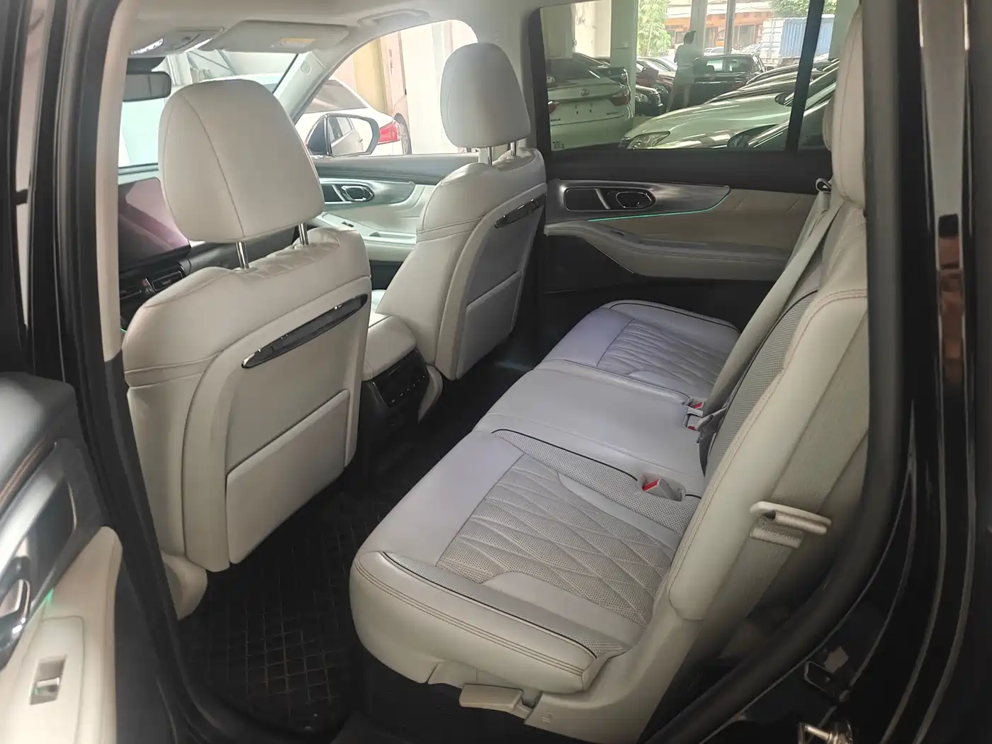 GAC Trumpchi Trumpchi GS8 2022 Hybrid Series 2.0TM 4WD Premium Edition (7-Seater) фото 3