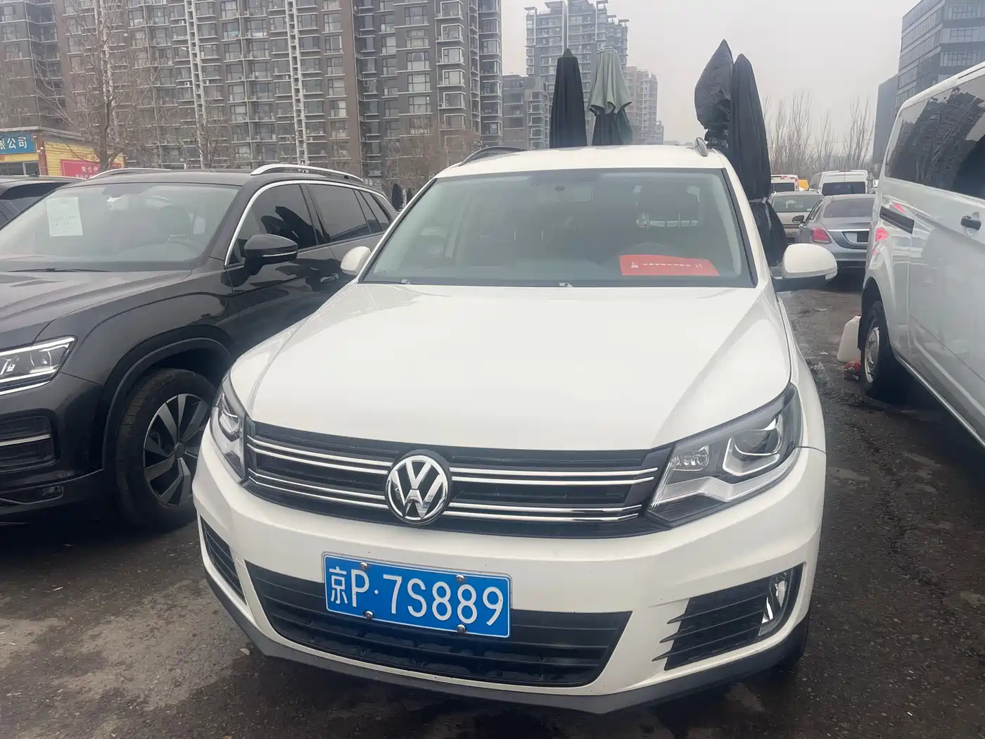 VOLKSWAGEN TIGUAN