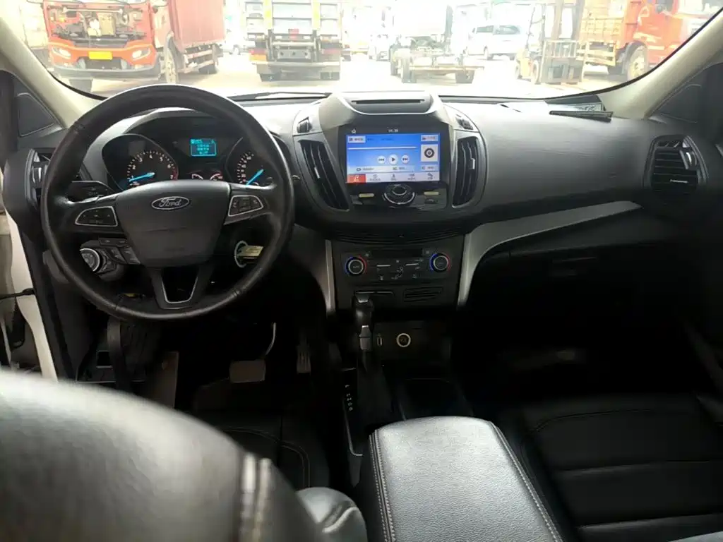 Фото 10 - Ford Kuga