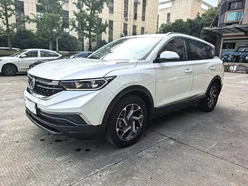 Dongfeng Aeolus Dongfeng Fengshen AX7 2021 2020 1.6T Automatic AI Navigation China VI