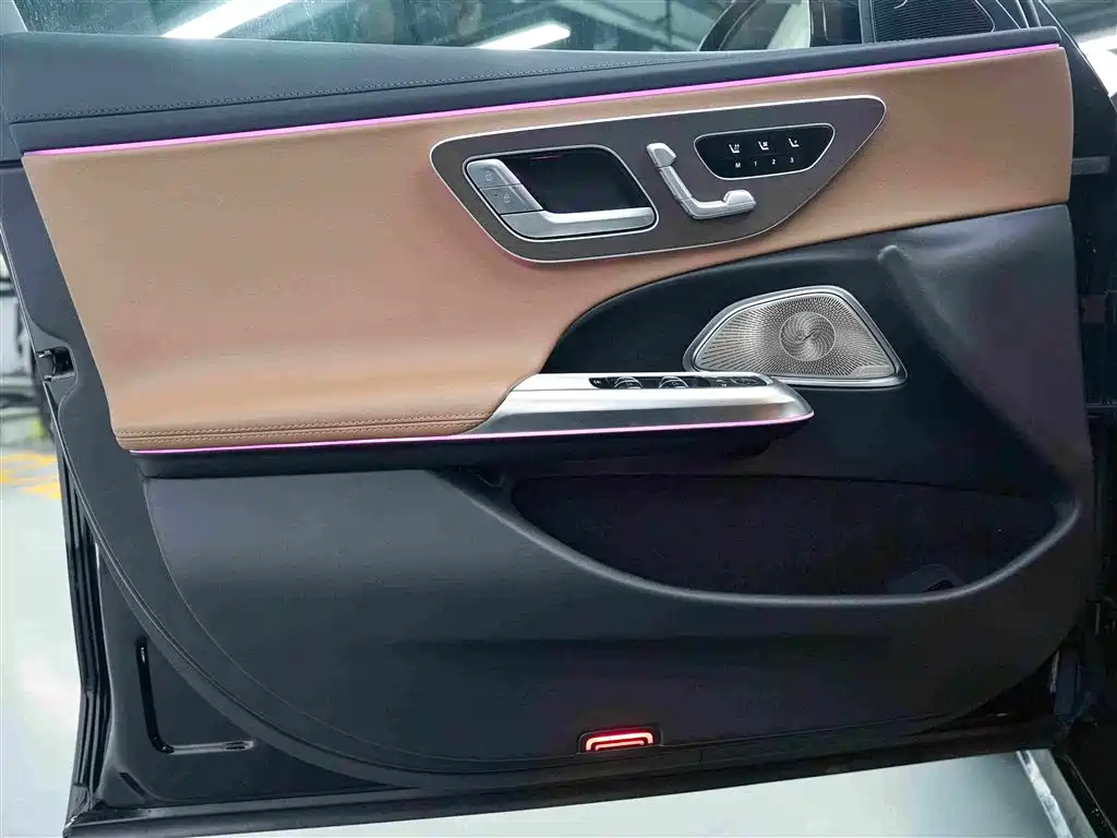 صورة 9 - Mercedes-Benz E-Class