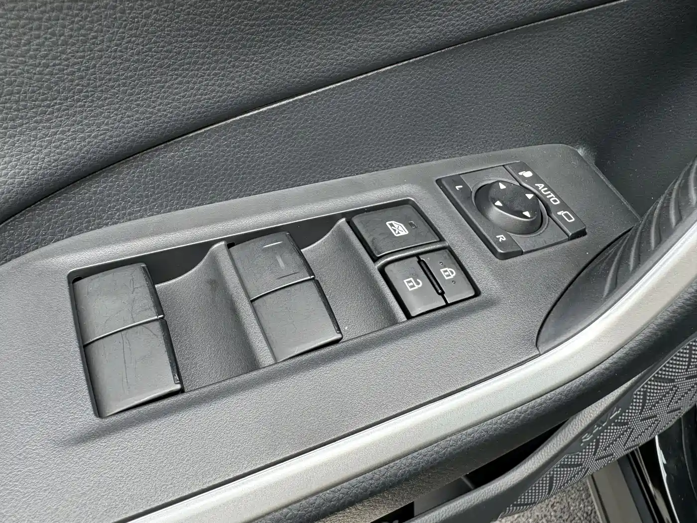 Toyota RAV4 Rongfang 2023 2.0L CVT FWD Style Plus Edition фото 27