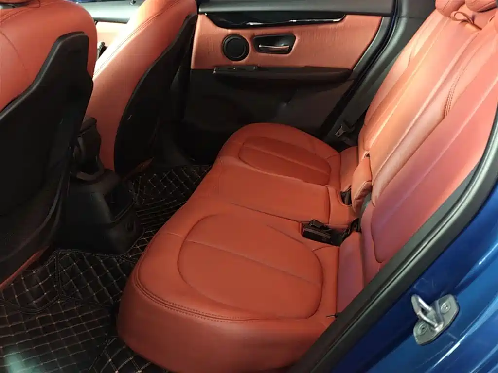 BMW 2 Series Touring 2018 218i Sport Line фото 17
