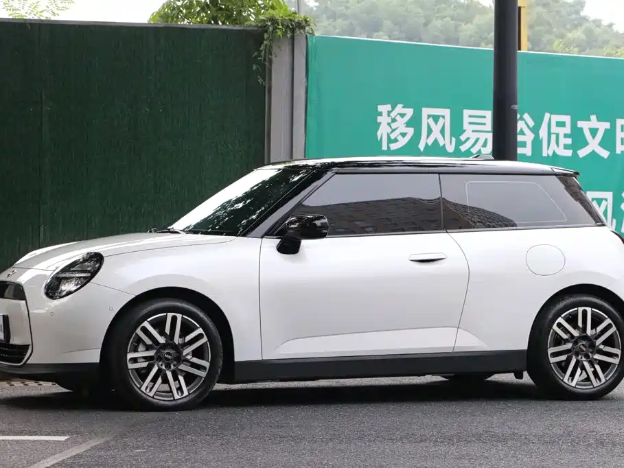 MINI Electric MINI COOPER 2025 2024 456km COOPER E Classic