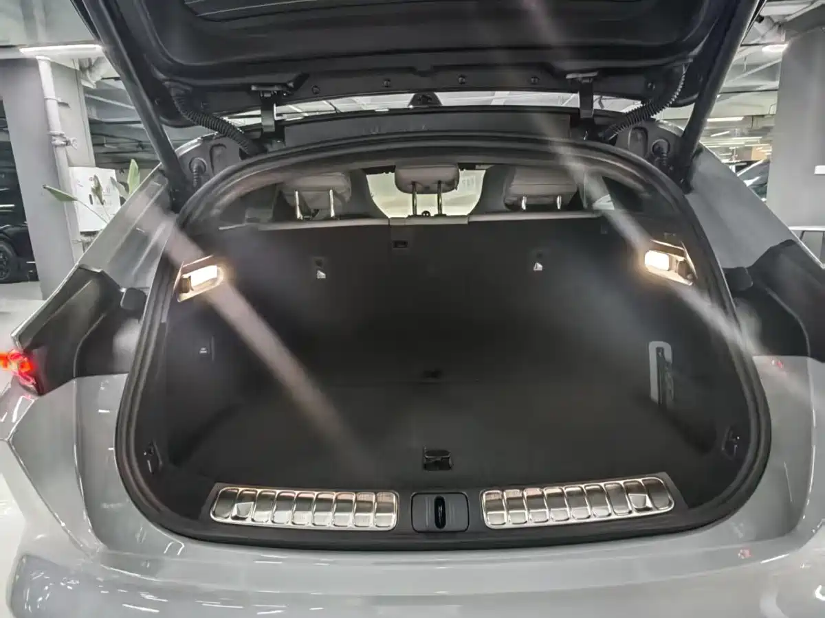 NIO ET5T 2025 Champion Commemorative Edition 100kWh Touring фото 6