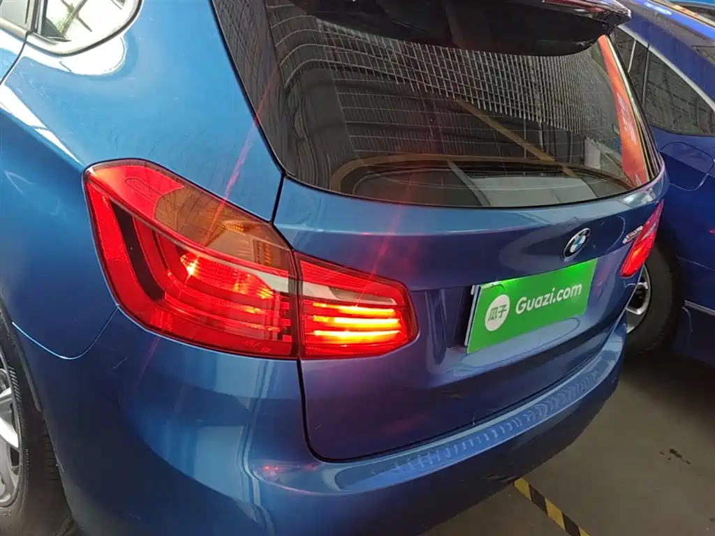 BMW 2 Series Touring 2018 218i Sport Line фото 6