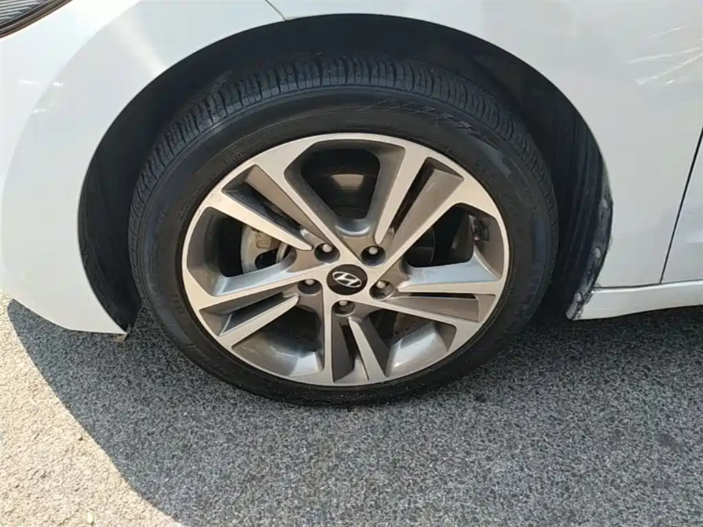 Hyundai Elantra 2016 Model 1.6L Automatic Smart Elite фото 23