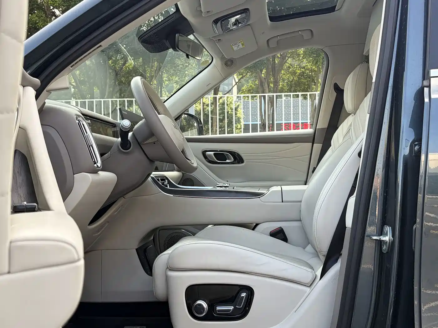 Geely Galaxy Galaxy M9 2025 2025 Model 230km 2WD Explorer+ Edition