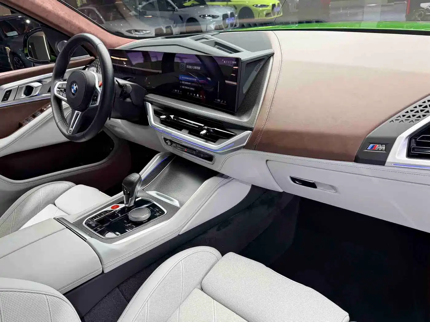 BMW XM 2023 50e фото 11