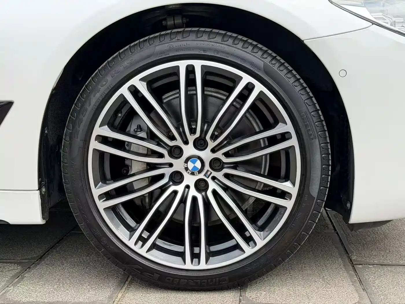 BMW 5 Series 2019 530Li Premium M Sport Package фото 32