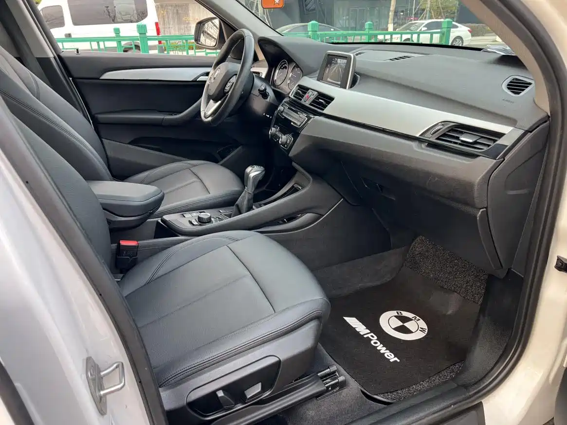 BMW X1 2019 sDrive20Li Leading Model фото 6