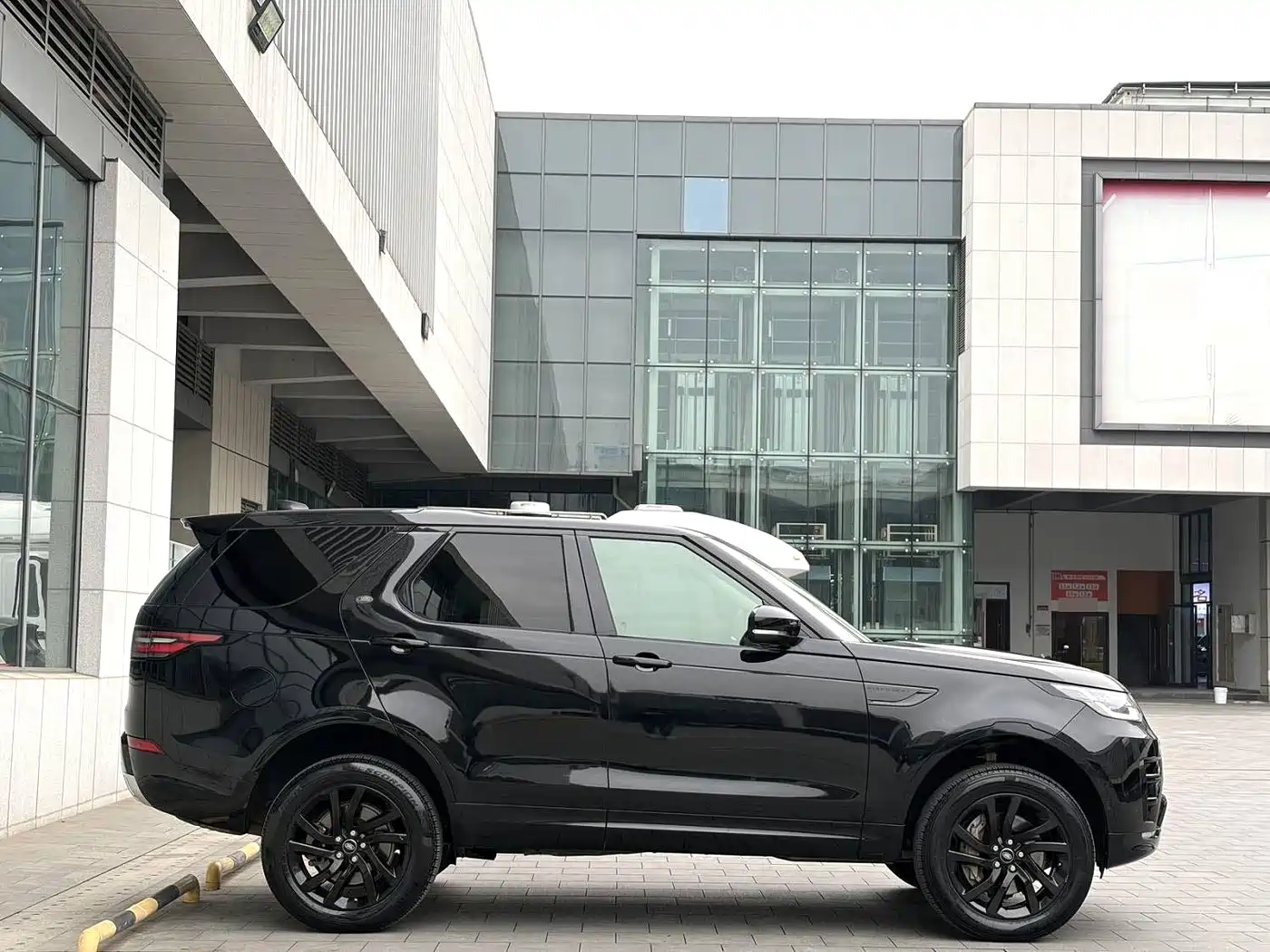 Land Rover Discovery 2020 3.0 SC V6 30th Anniversary Special Edition фото 11