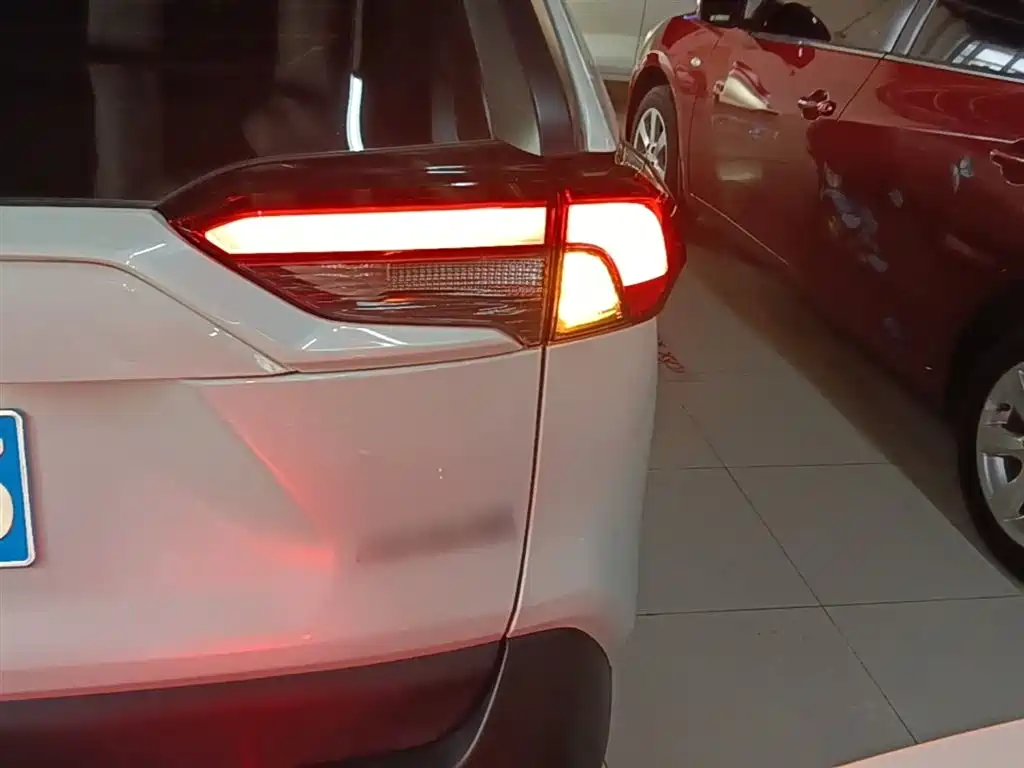 Toyota RAV4 Rongfang 2023 2.0L CVT FWD Style Plus Edition фото 8