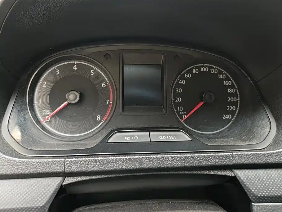 Volkswagen Jetta 2019 Dream Edition 1.4L Manual Fashion фото 14