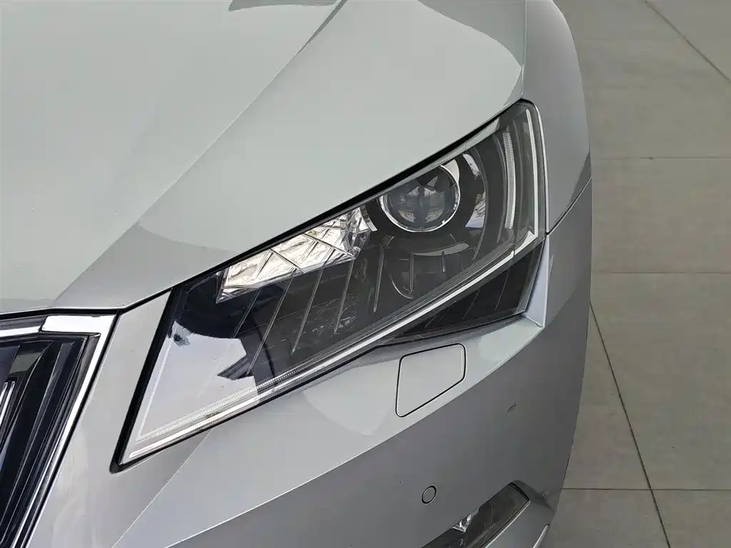 Škoda Superb 2016 TSI330 DSG Smart Edition фото 7