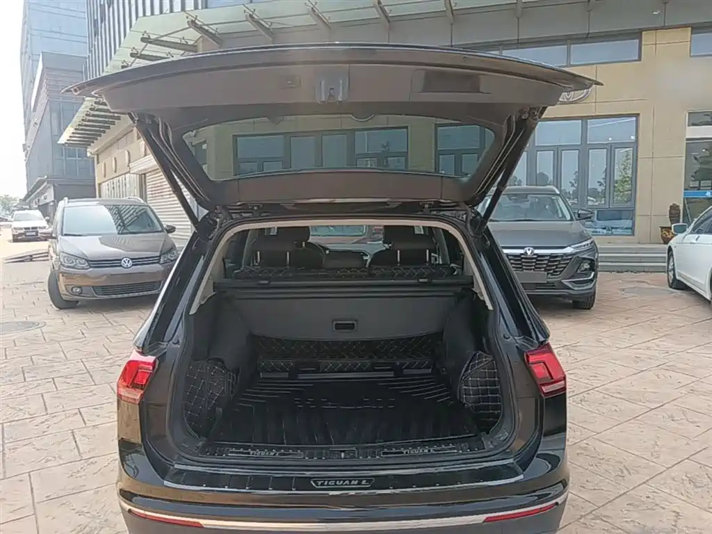 Volkswagen Tiguan L 2018 Facelift 330TSI Automatic 2WD Luxury Edition фото 19