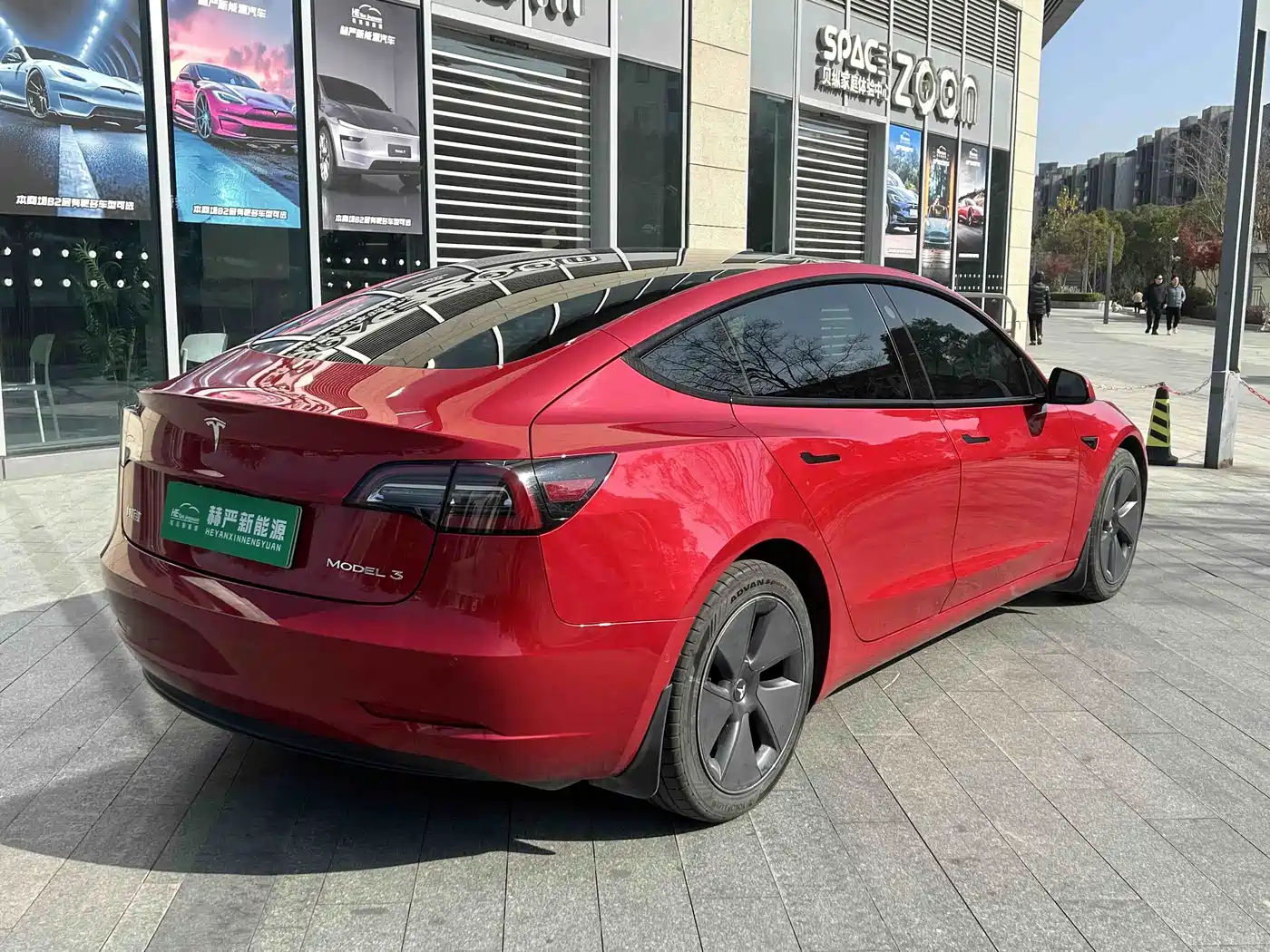 TESLA MODEL 3