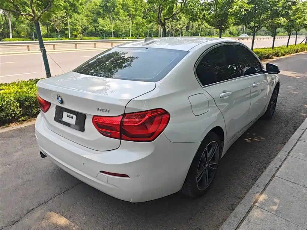 BMW 1 Series 2019 118i Fashion Edition фото 7