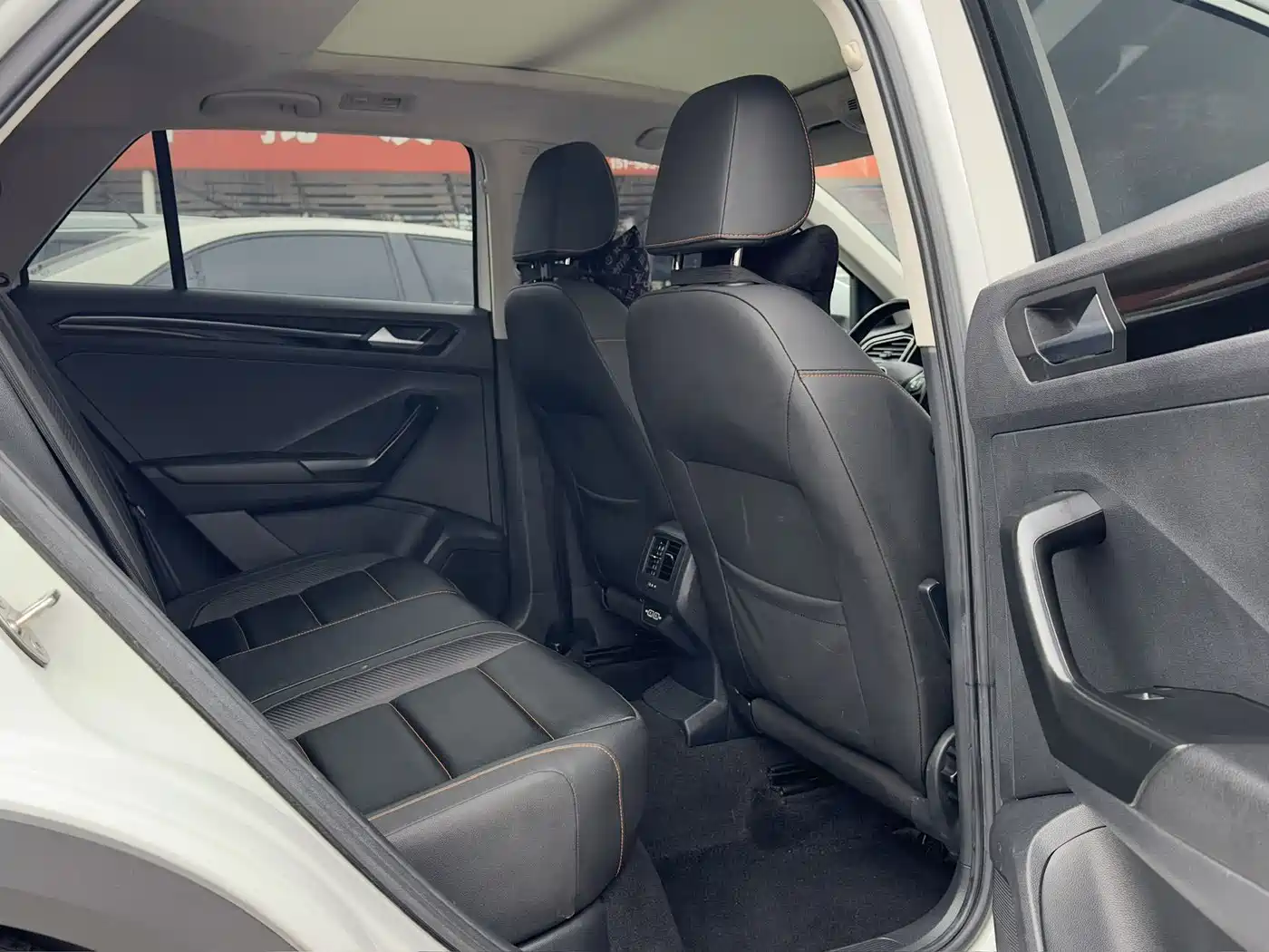 VOLKSWAGEN T ROC EXPLORING SONGS