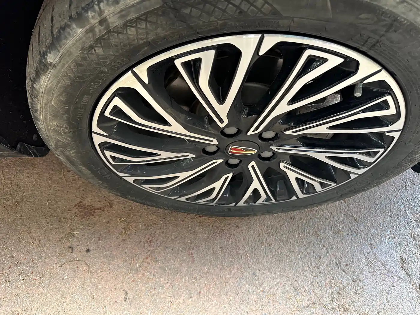 Hongqi H5 2024 2.0T Automatic Smart Connect Flag Smooth Edition фото 16