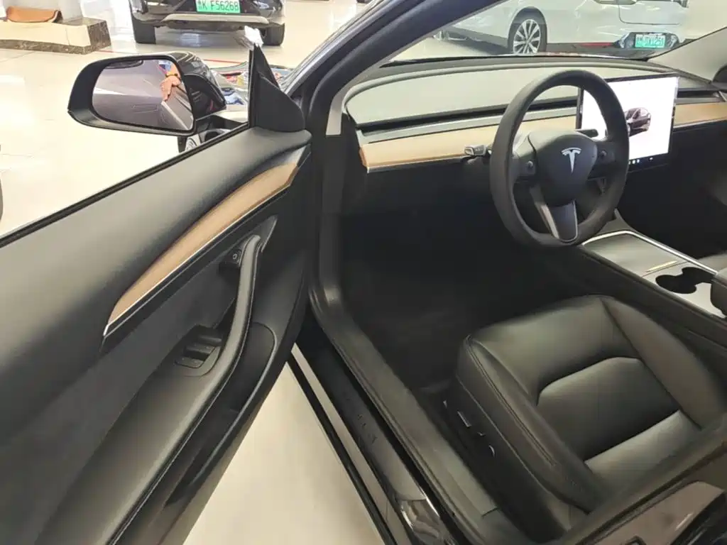 Фото 16 - Tesla Model 3