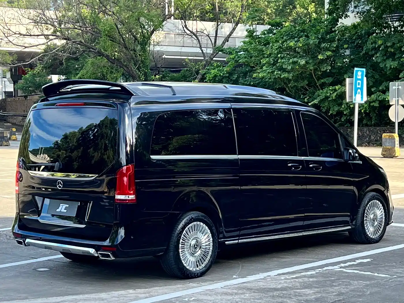 Mercedes-Benz V-Class 2022 V 260 L Long Wheelbase Luxury Edition фото 4