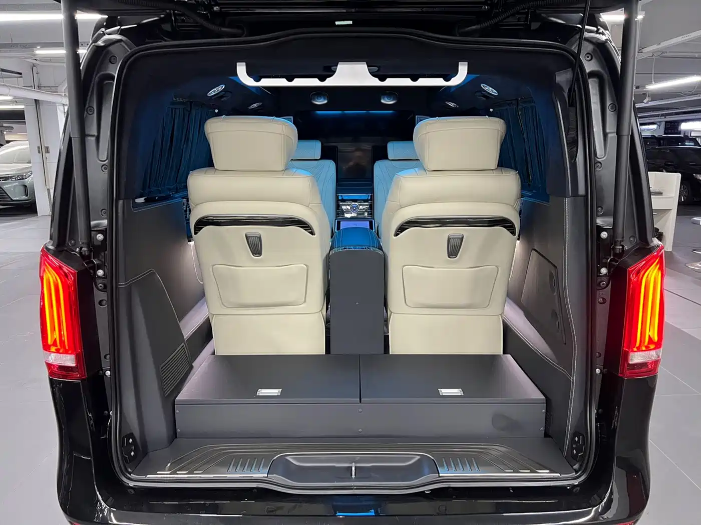 Mercedes-Benz V-Class 2022 V 260 L Long Wheelbase Luxury Edition фото 23