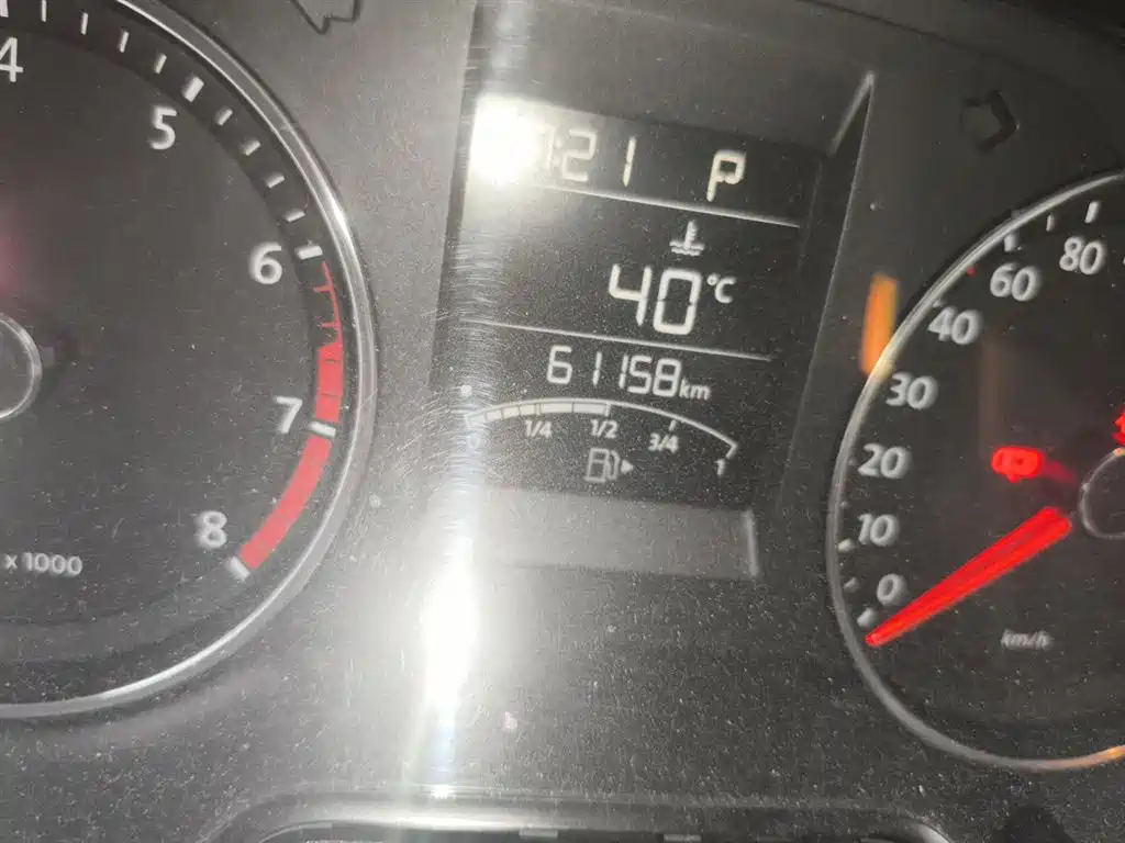 Volkswagen Polo 2014 1.4L Automatic Comfort Edition фото 9