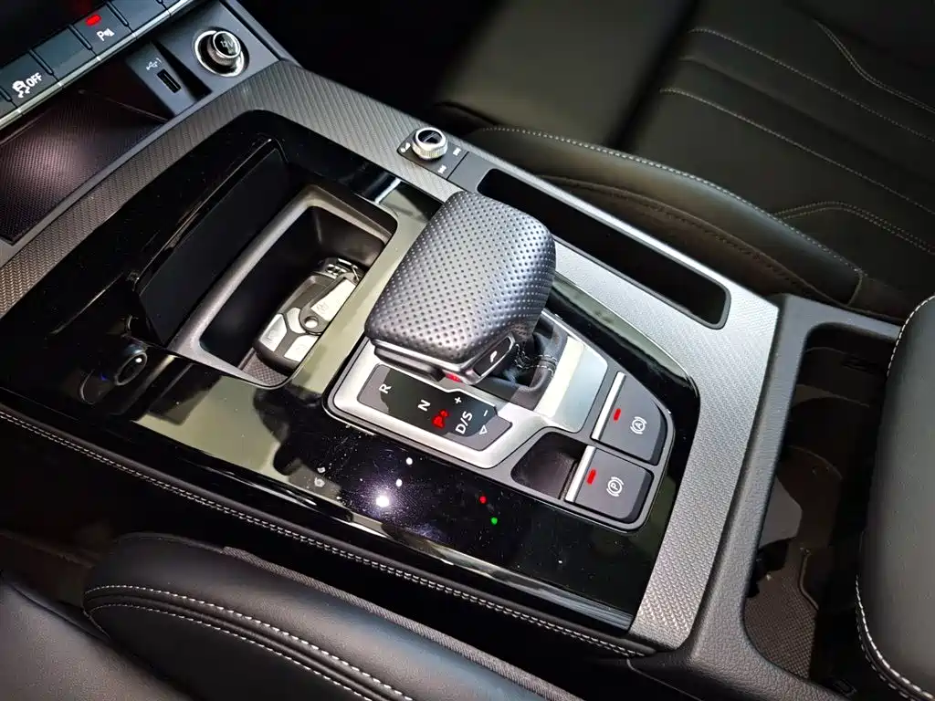 Audi Q5L 2025 40 TFSI Luxury Dynamic фото 16