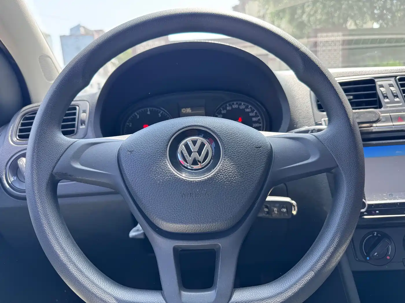 Volkswagen Polo 2014 1.4L Manual Trend Edition фото 10