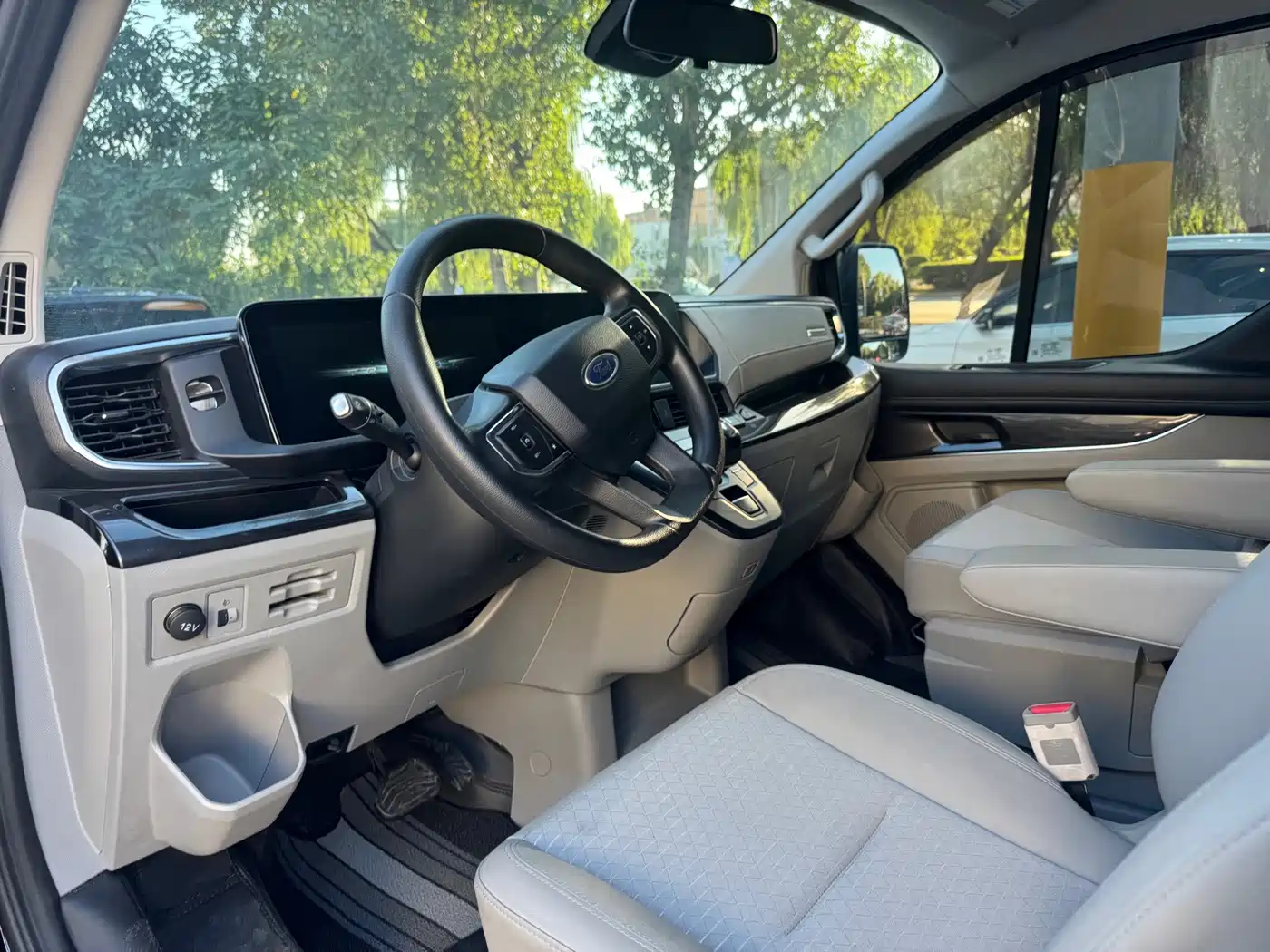 Ford Transit 2023 2023 Model 2.0T Gasoline Automatic Business Travel Mid-Axis Mid-Roof 7/8/9 Seater