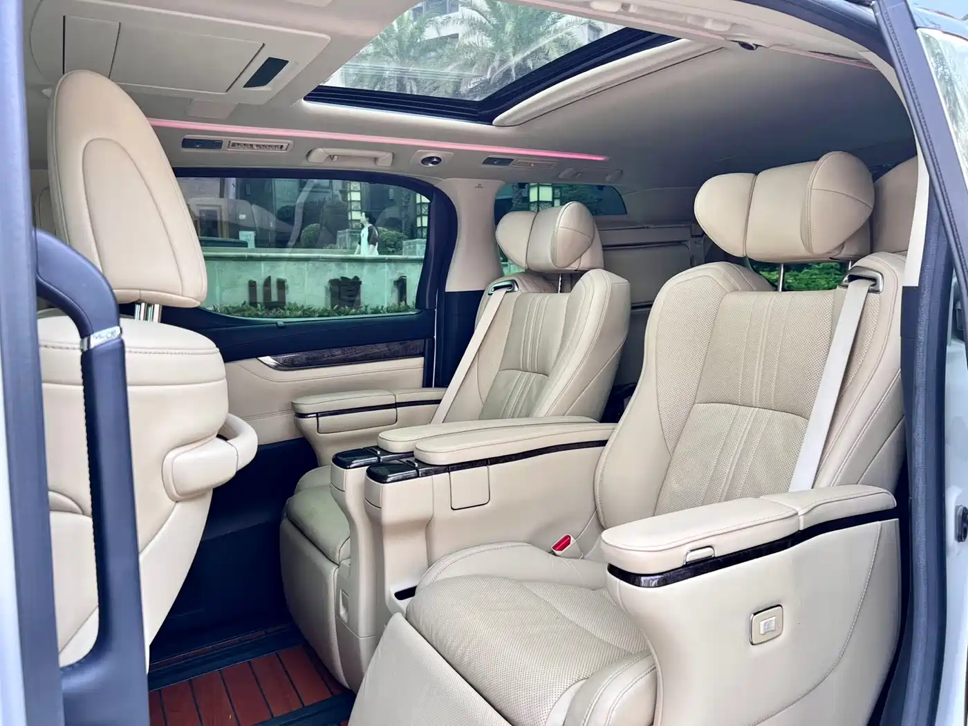Toyota Alphard 2021 Hybrid 2.5L Premium фото 17