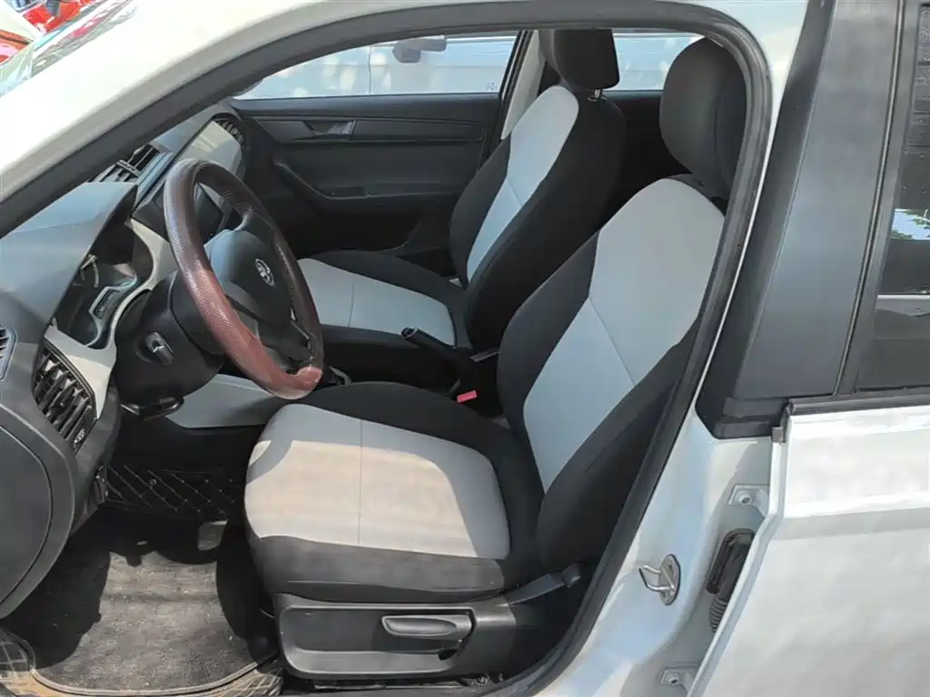 Škoda Fabia 2017 1.4L Auto Car Enjoy Edition фото 15