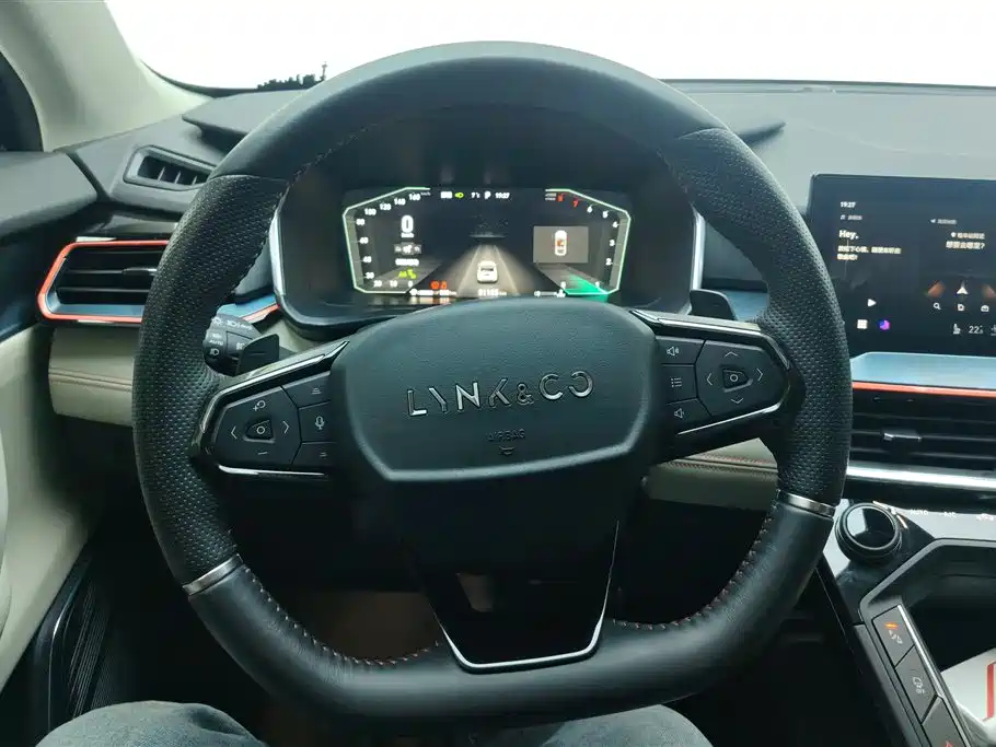 Lynk & Co 06 2020 1.5T Halo фото 15