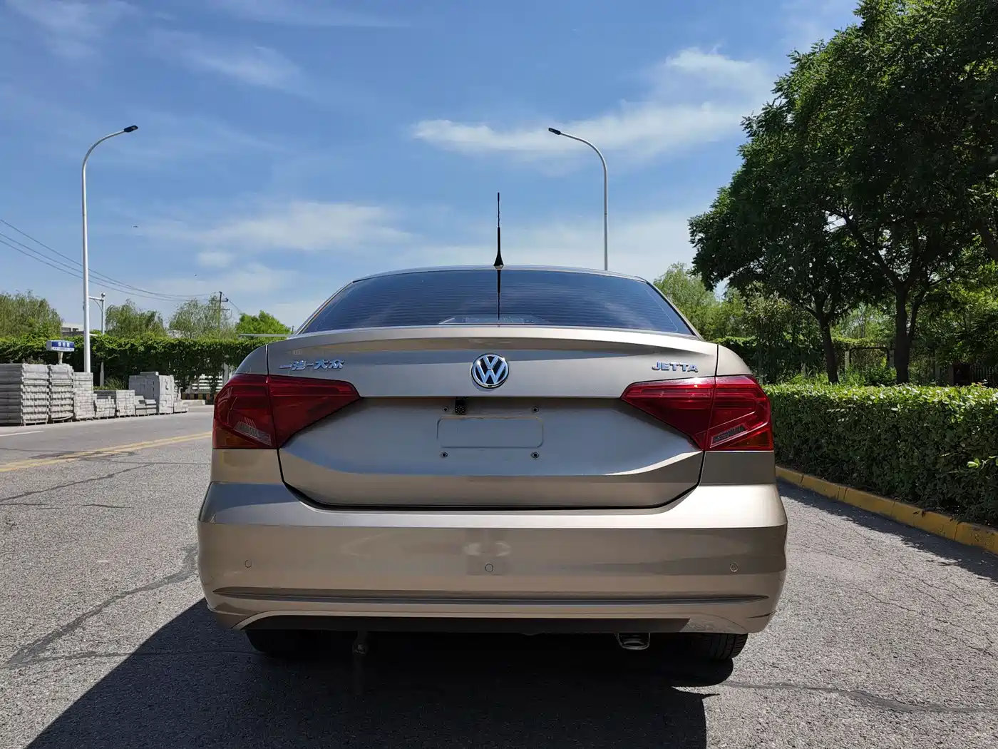 Volkswagen Jetta 2019 Dream Edition 1.4L Manual Fashion фото 8
