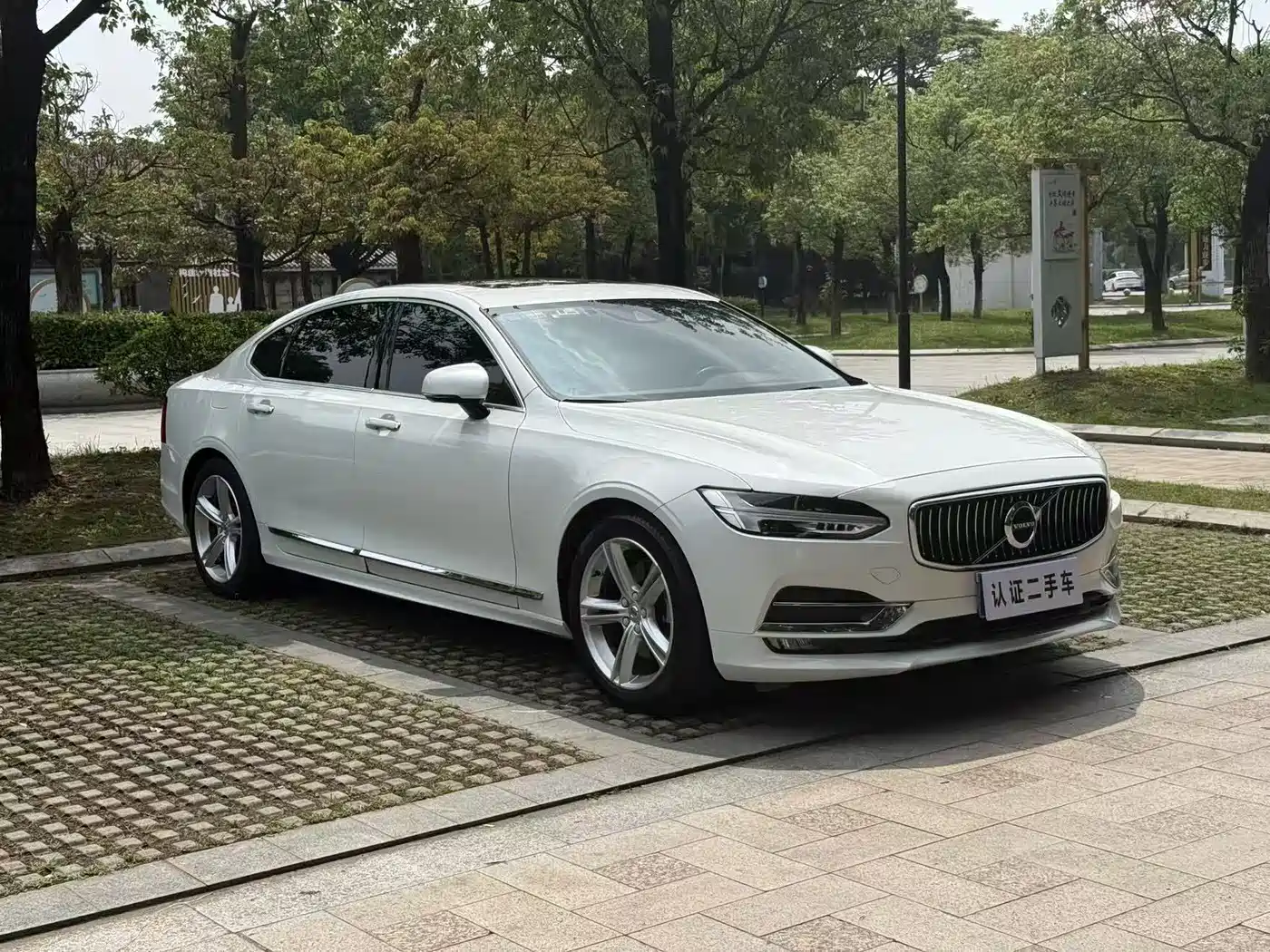 Фото 3 - Volvo S90