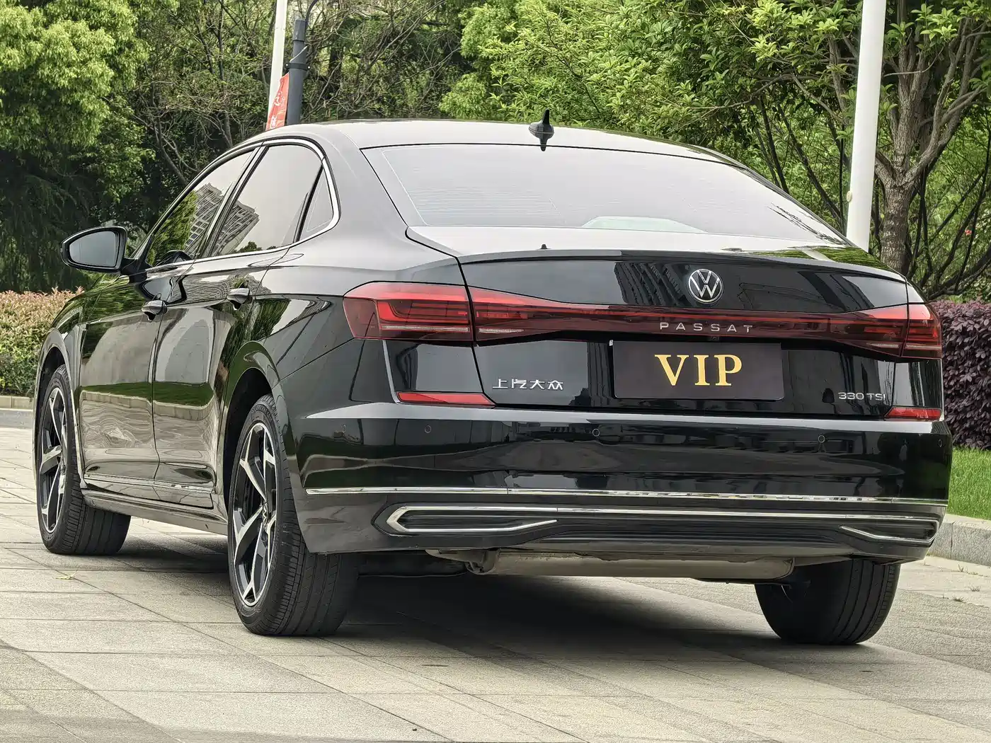 Volkswagen Passat 2023 330TSI Starlight Premium Edition фото 4